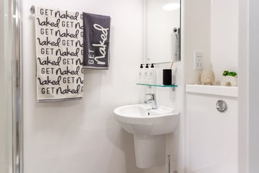 Platinum Studio River View at Dun Holm House, Unit 8, The Riverwalk, City Centre, Durham, DH14SL - Image 8